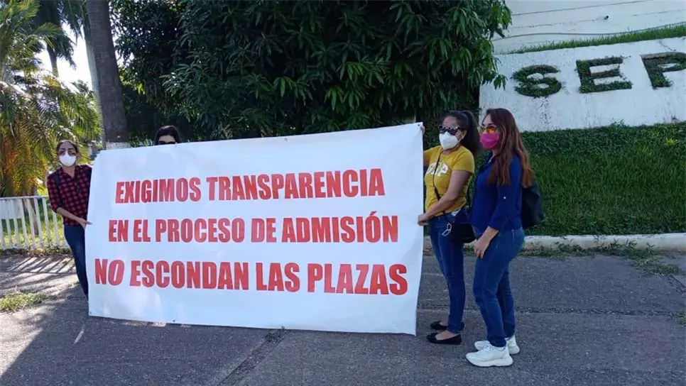 Piden maestros a la SEPyC no esconder las plazas