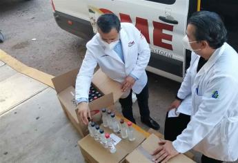 Personal médico del Hospital General recibe la donación de gel antibacterial