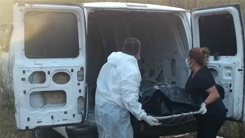 Encuentran hombre asesinado a golpes y recostado en pared de domicilio