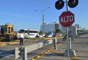 Vigilados y con señalización, cruces de vía en Mazatlán