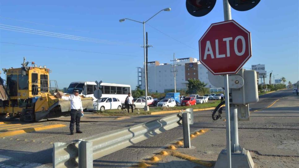 Vigilados y con señalización, cruces de vía en Mazatlán