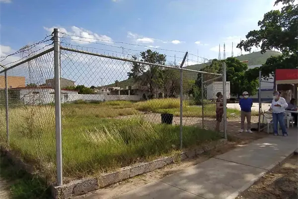 Vecinos de la Magisterial piden la limpieza de terrenos Vecinos de la Magisterial piden la limpieza de terrenos