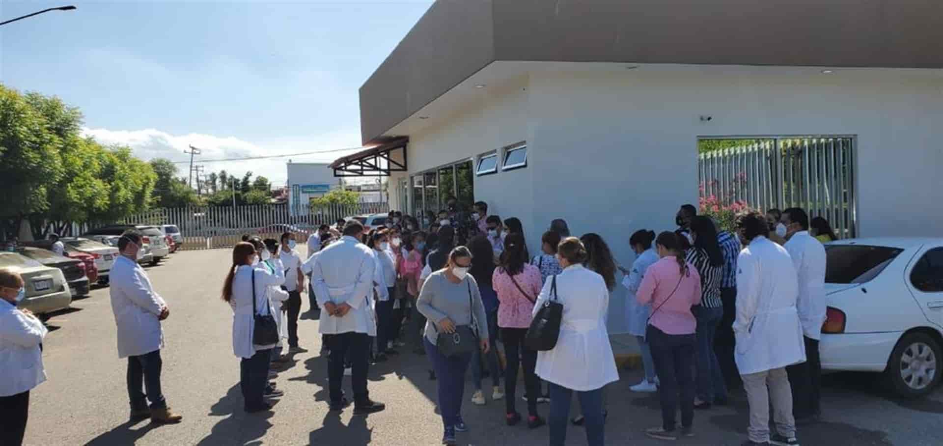 Llegan al Congreso trabajadores precarios para pedir seguridad social y bases