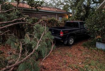Zeta, ya tormenta tropical, castiga con sus vientos el sureste de EU