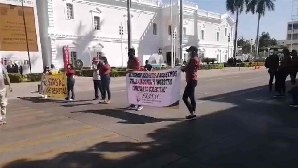 Se manifiesta el STASAC, bloquea la Obregón