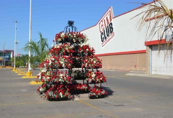 Recuerdan a Édgar Guzmán con ofrenda floral en Culiacán