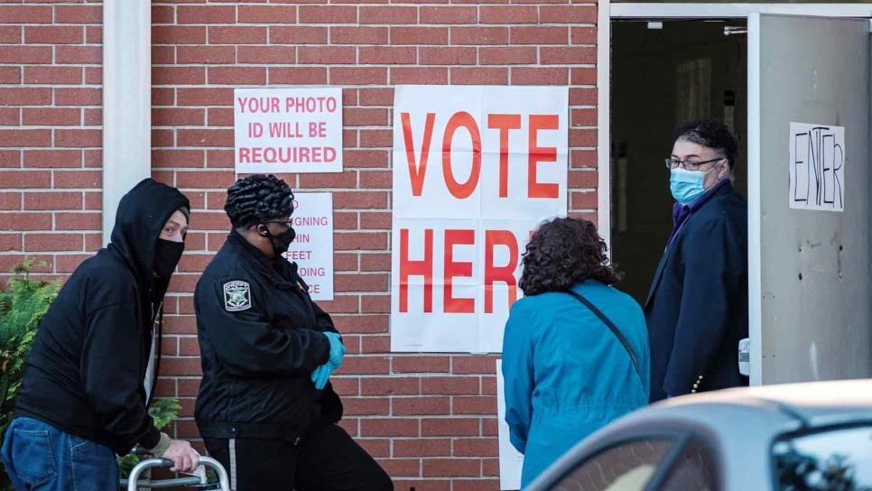 Abren colegios electorales en EU para elegir entre Trump o Biden