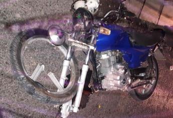 Grave motociclista embestido por una draga