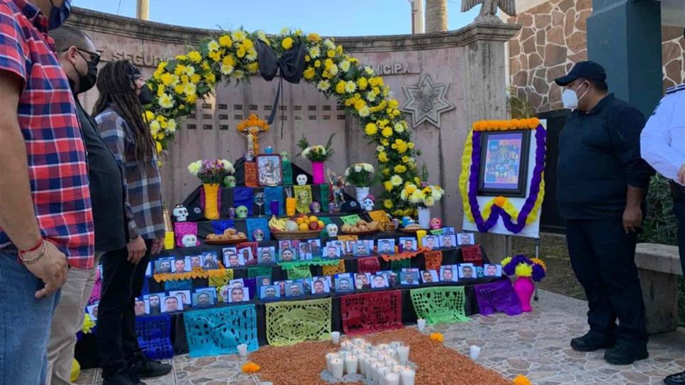 Con ofrenda y altar recuerdan a 68 policías de Ahome fallecidos