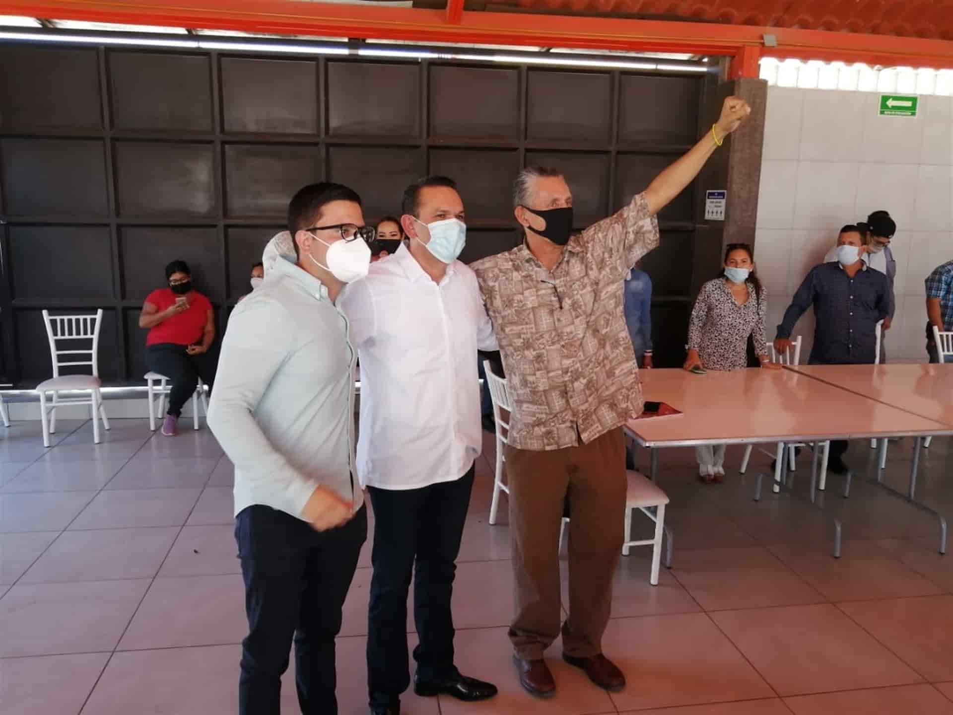 Se reúne Sergio Torres con equipo de trabajo de Miguel Ángel Camacho en Los Mochis