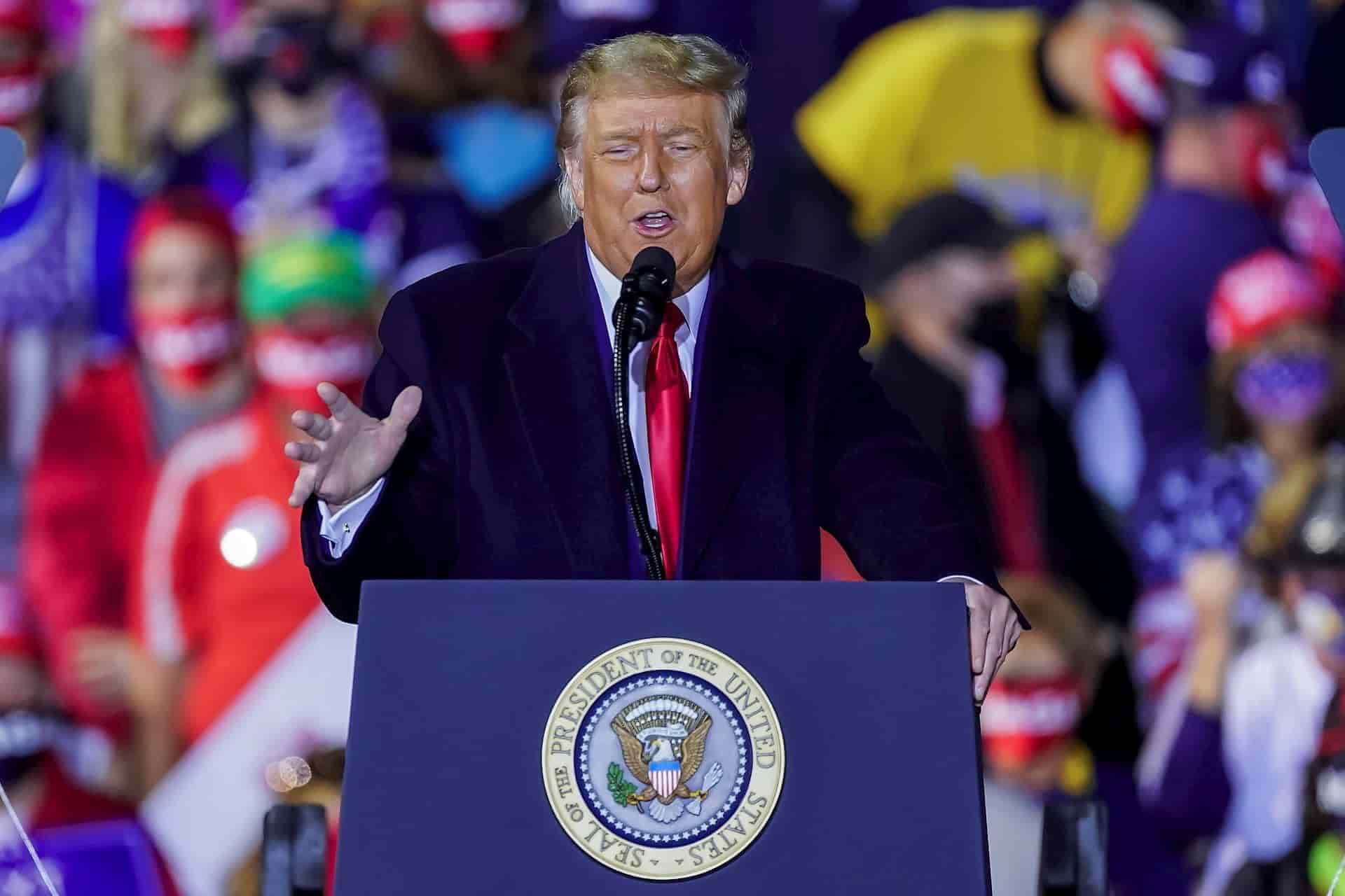 Trump critica a su propio Gobierno y a Pfizer por no anunciar antes la vacuna