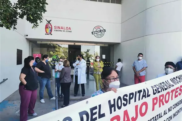 Trabajadores de la salud laboran bajo protesta ante la falta del bono covid Trabajadores de la salud laboran bajo protesta ante la falta del bono covid