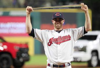 Bieber, de Indios, y Bauer, de Rojos, se llevan premios Cy Young