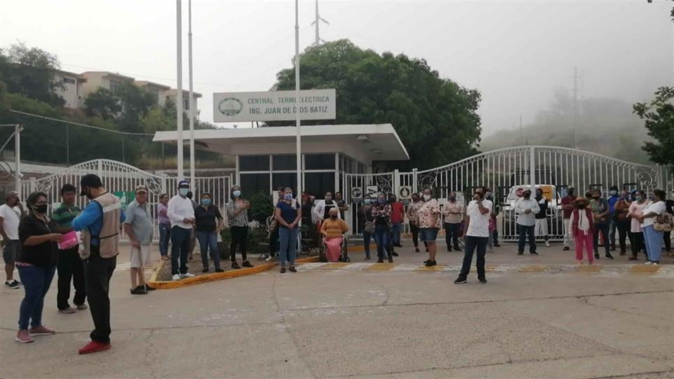 CFE les cobra el triple, se manifiestan y ahora enfrentan cargos hasta por secuestro