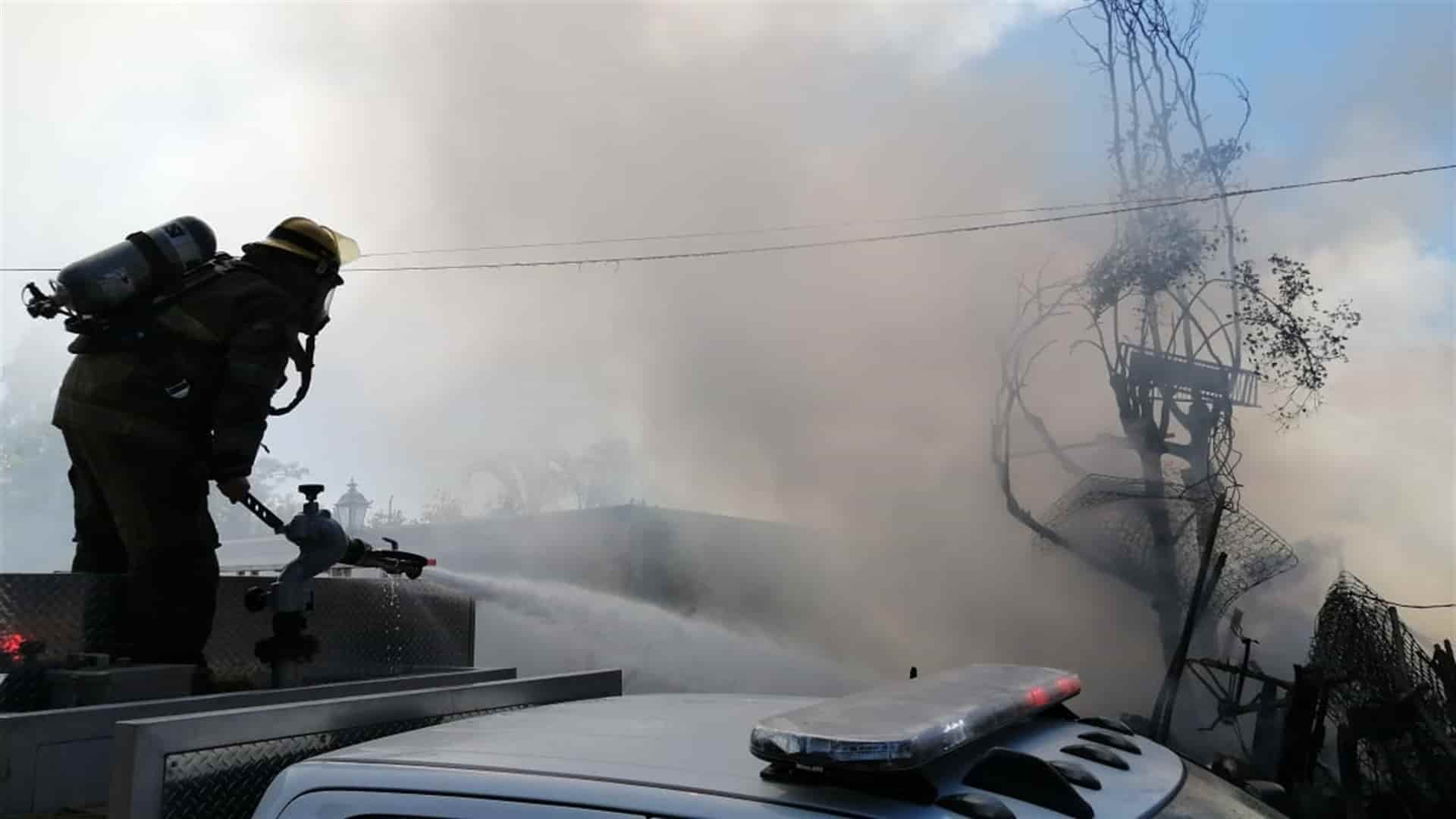 Se incendia bodega de reciclados en El Ranchito, al sur de Culiacán