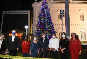 ¡Llega la Navidad! Como símbolo de esperanza, Ayuntamiento enciende el pinito en Culiacán