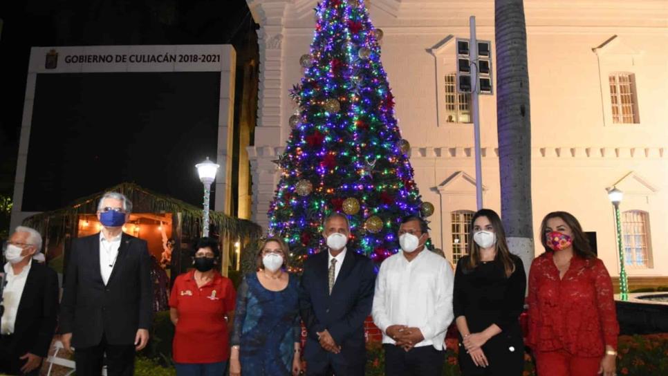 ¡Llega la Navidad! Como símbolo de esperanza, Ayuntamiento enciende el pinito en Culiacán