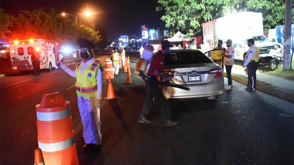 Caen 24 conductores en alcoholímetro de Mazatlán