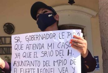 Mujer policía en El Fuerte asegura que fue dada de baja injustamente