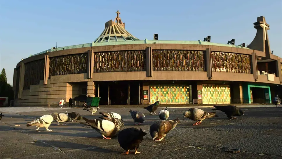 Fotografía de la explanada de la Basílica de Guadalupe, al amanecer del 22 de marzo de 2020, en Ciudad de México (México). EFE/ Jorge Núñez/Archivo