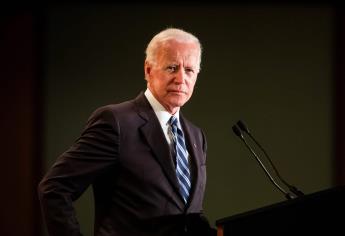 Biden sufre una fractura en el pie jugando con su perro