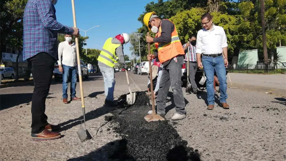 Inicia el PAN campaña de bacheo en Los Mochis