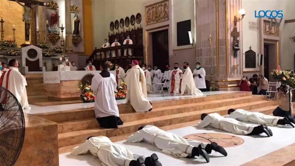 Católicos celebran la ordenación de nuevo sacerdote