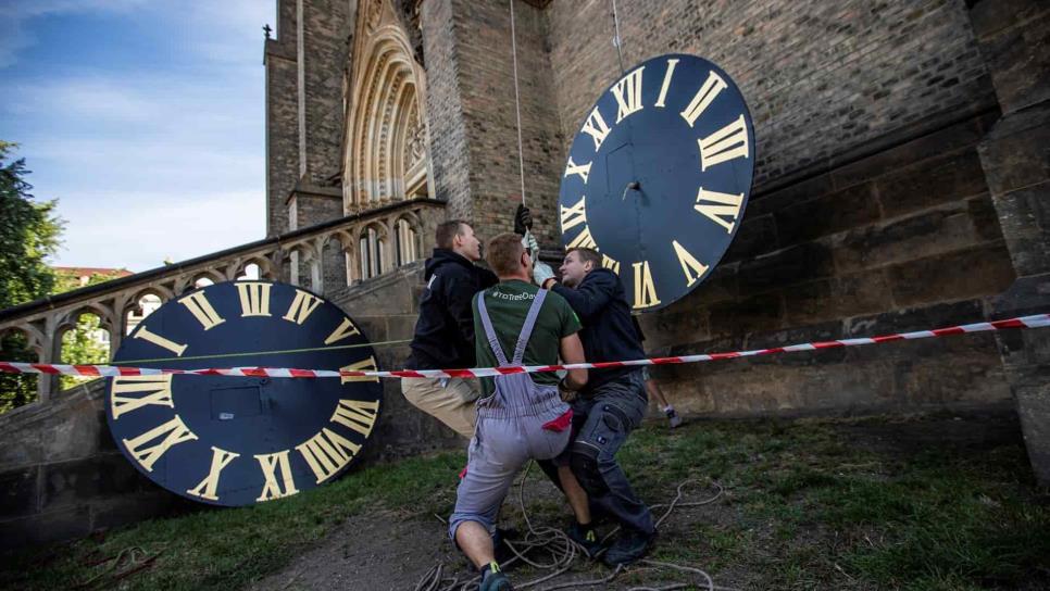 La guardiana del reloj más famoso del mundo, el Astronómico de Praga