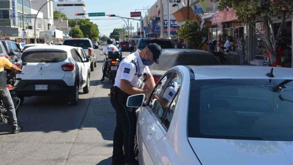 Van contra conductores que se estacionan en doble fila