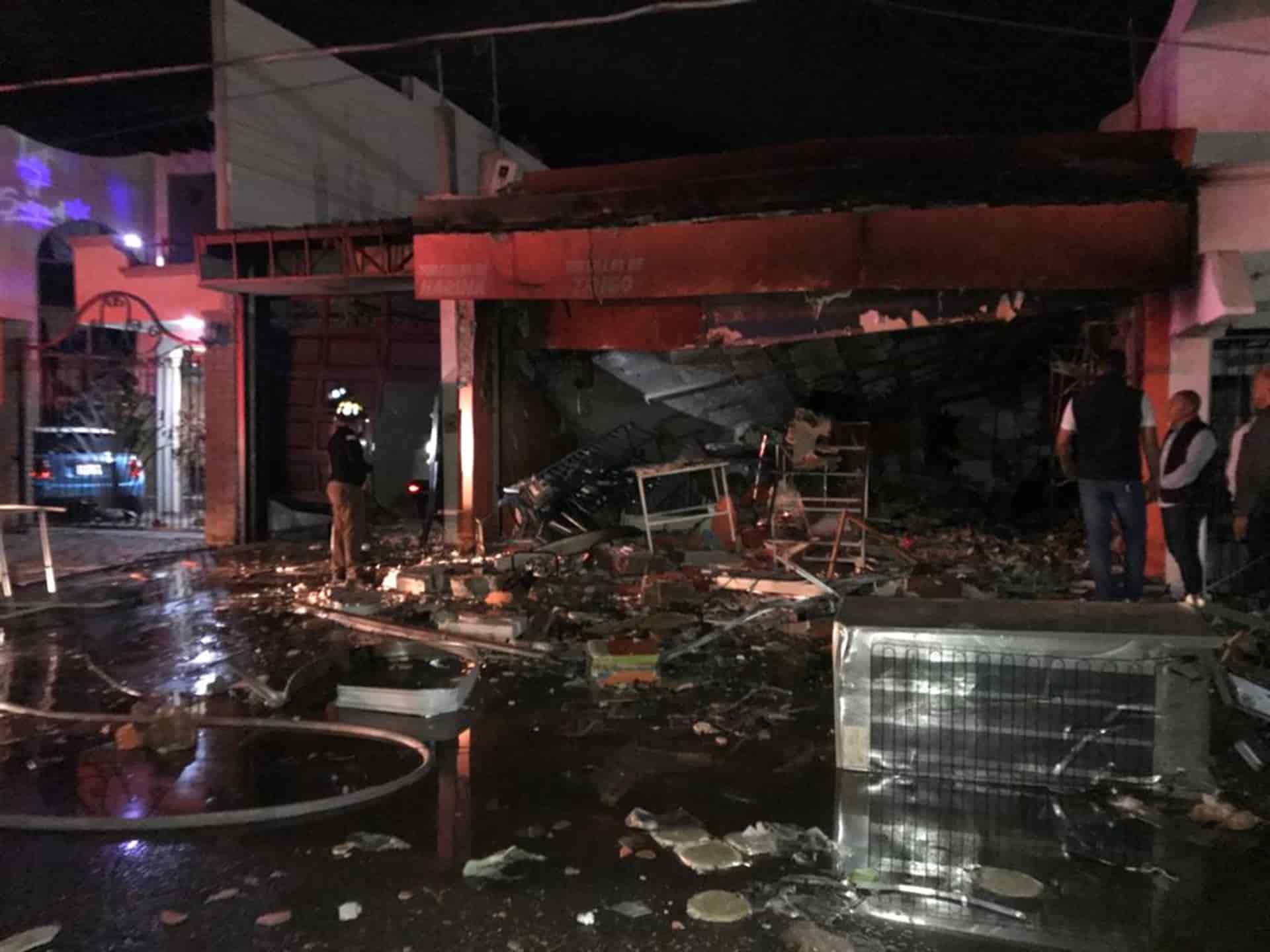 Explosión por gas LP en fraccionamiento Cuauhtémoc derriba una casa y daña otras
