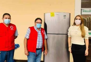 Entrega Nubia Ramos apoyos a Cruz Roja Mexicana en El Fuerte