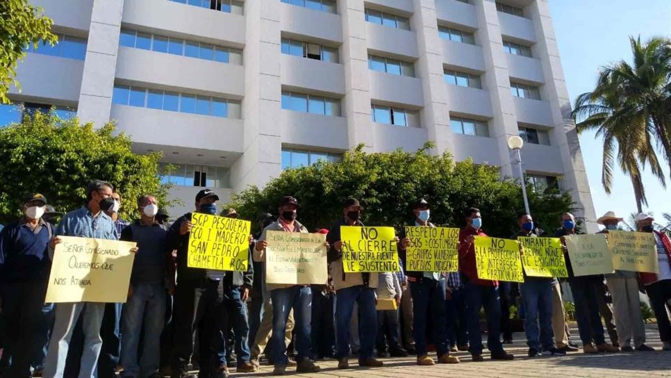 Pescadores de Chametla se plantan en Conapesca