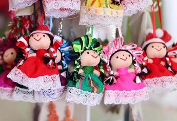 Artesanas mexicanas visten de Navidad sus muñecas otomíes para superar crisis