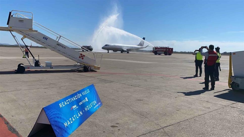 Reanudan vuelo Houston-Mazatlán