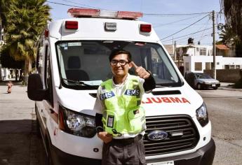 Gregorio pasará Navidad sin su familia, pero de guardia como paramédico