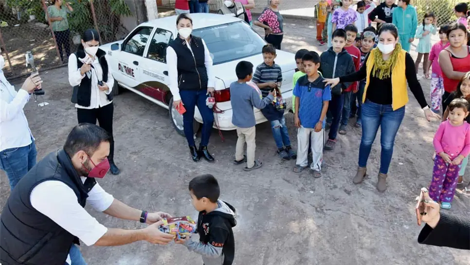 ?Lleva Participación de Ahome juguetes a niños de la zona rural