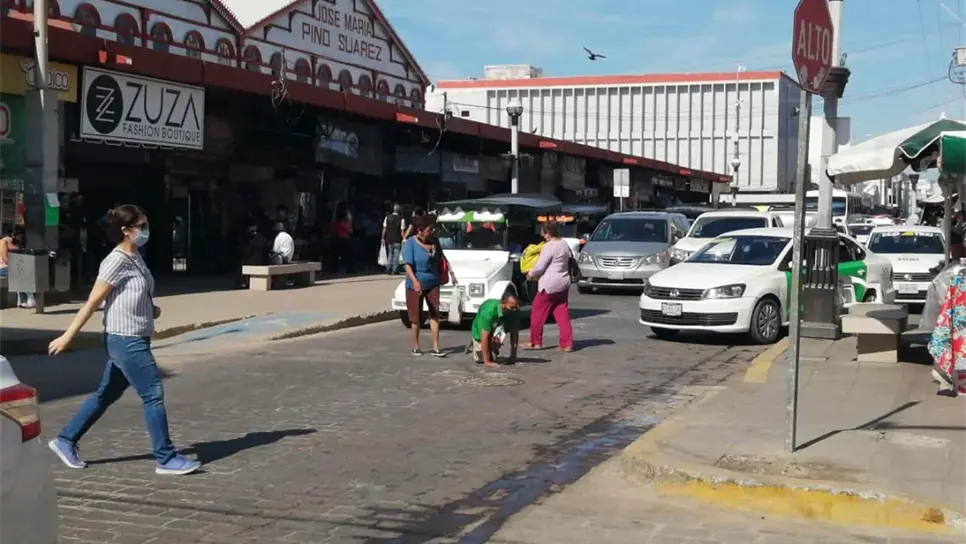 Refuerzan operativo en plazas comerciales y negocios del Centro de Mazatlán