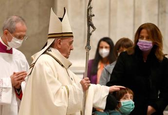 El Papa celebra la Misa del Gallo más solitaria llamando a la fraternidad