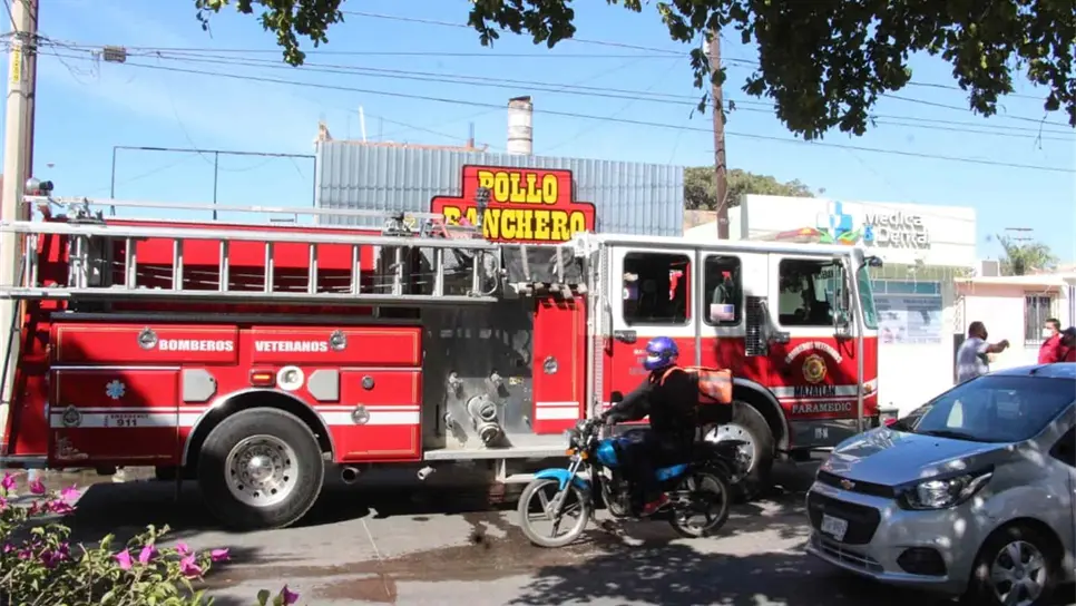 Se incendia negocio de pollos rostizados en Mazatlán