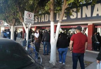 Contribuyentes se quejan de mala organización y lentitud en VyT de Los Mochis