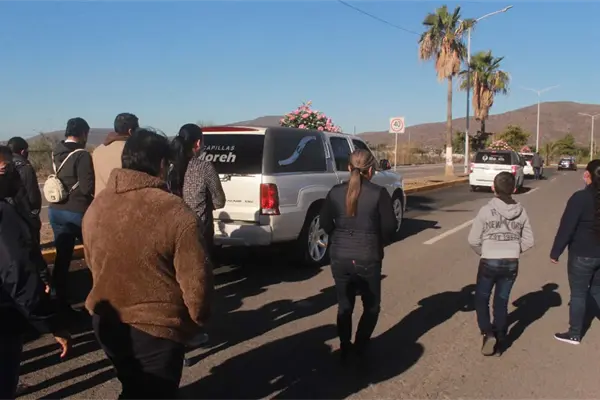 Dan el último adiós a víctimas de incendio en Topolobampo Dan el último adiós a víctimas de incendio en Topolobampo