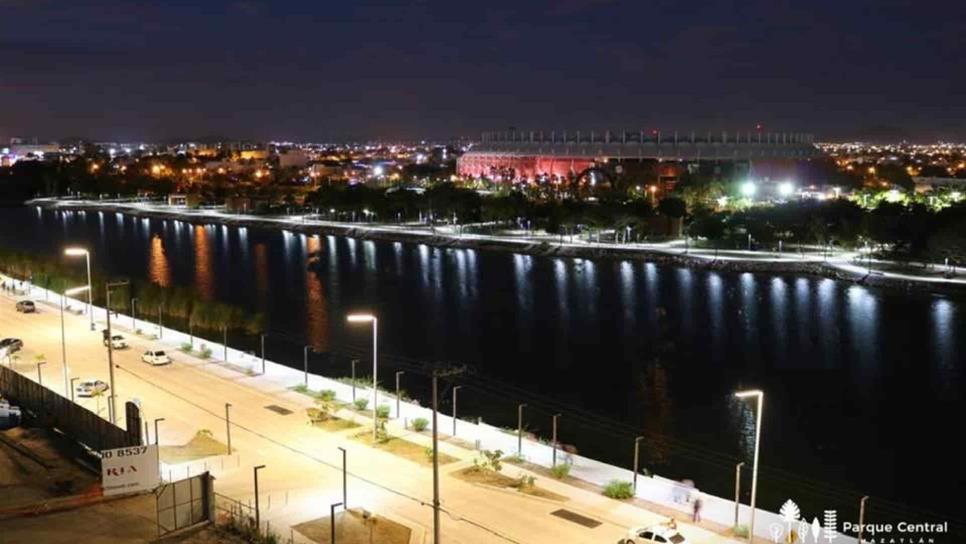 Parque Central de Mazatlán ya cuenta con iluminación