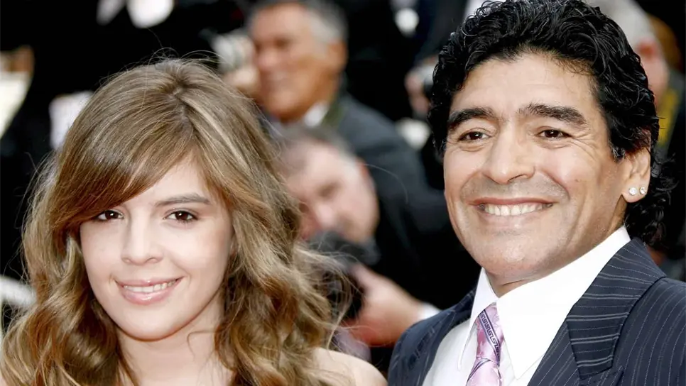 En la imagen, Diego Armando Maradona y su hija Dalma. EFE/Christophe Karaba/Archivo