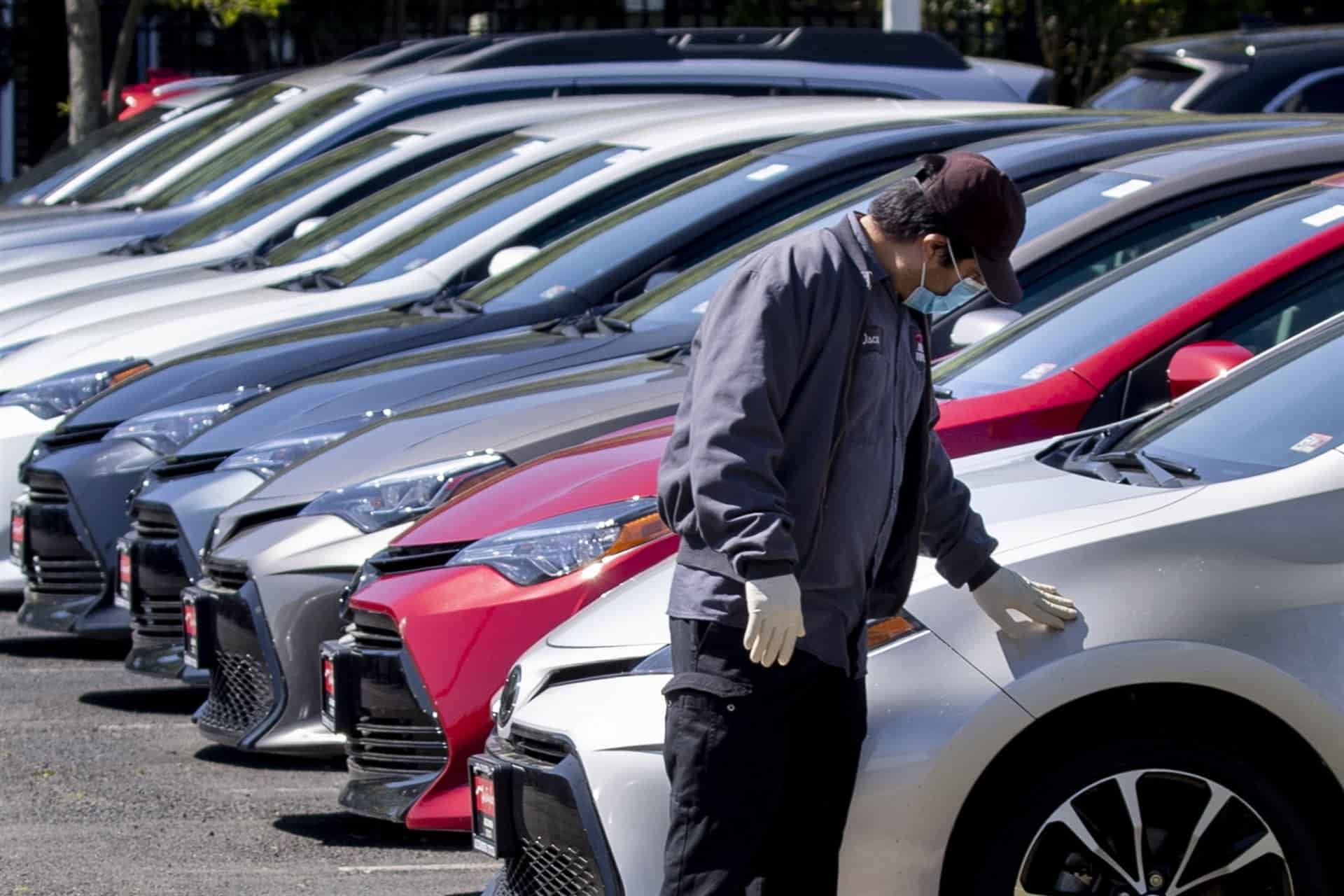 Los datos indican que el año pasado se vendieron 368.578 vehículos ligeros menos que en 2019, cuando la venta fue de 1.317.931 unidades. EFE/Archivo