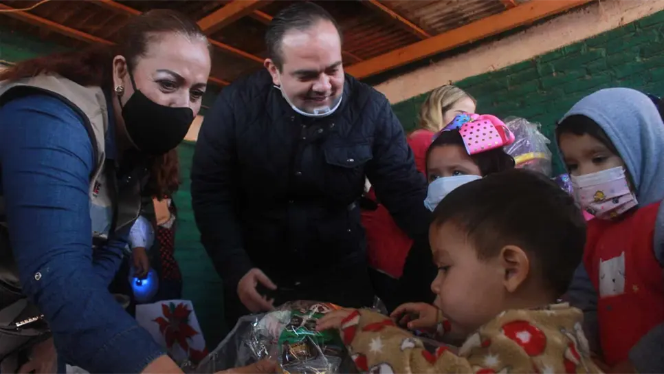 Distribuye la Didesol de Ahome juguetes y dulces por Día de Reyes