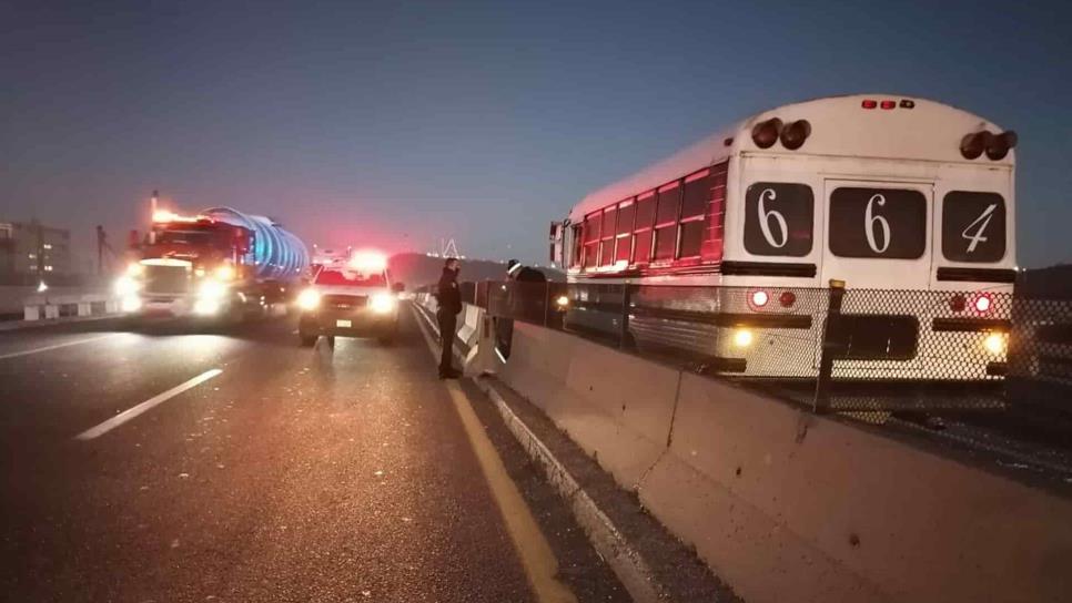 Se le revienta un neumático y se accidenta en la México 15, en Los Mochis