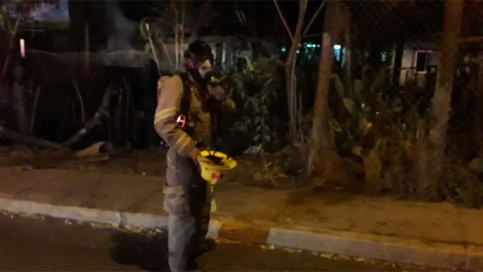 Incendio consume una vivienda en Guamúchil