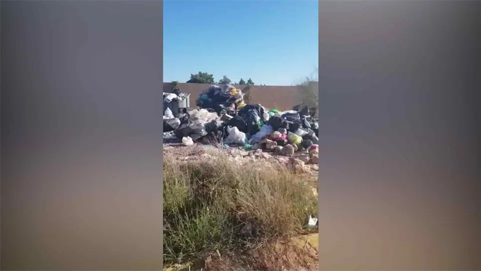 Entre la basura, desde diciembre no pasa el camión recolector