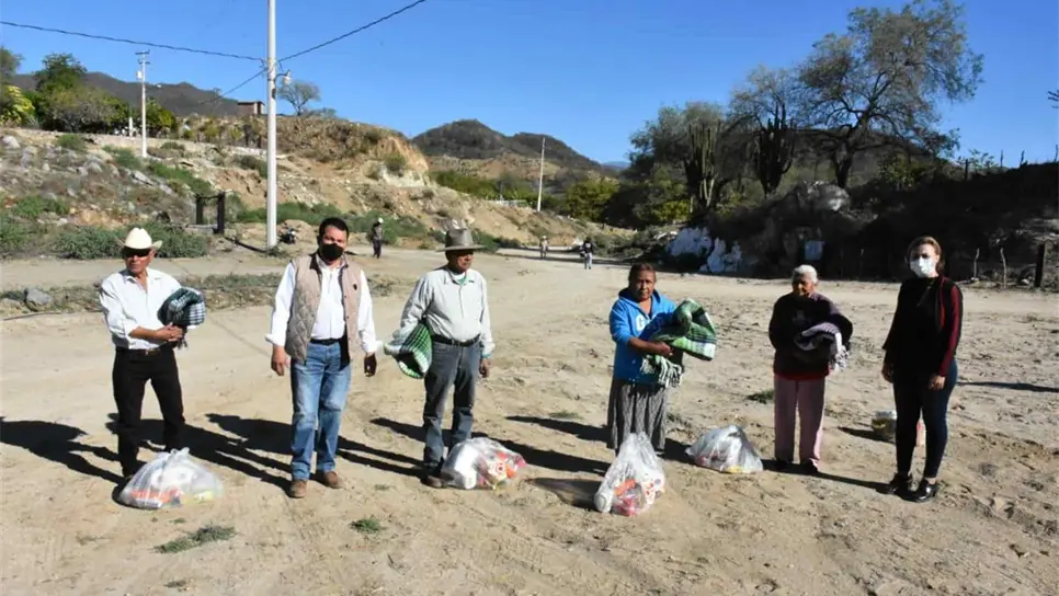 Continúa Ayuntamiento de Choix con entrega de apoyos invernales