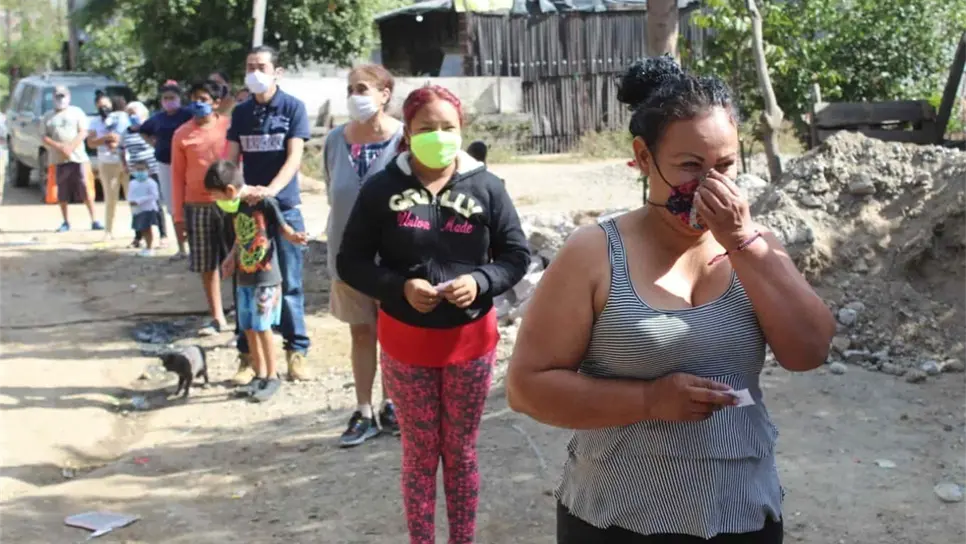 Continúa DIF Mazatlán con la entrega de apoyos invernales y despensas